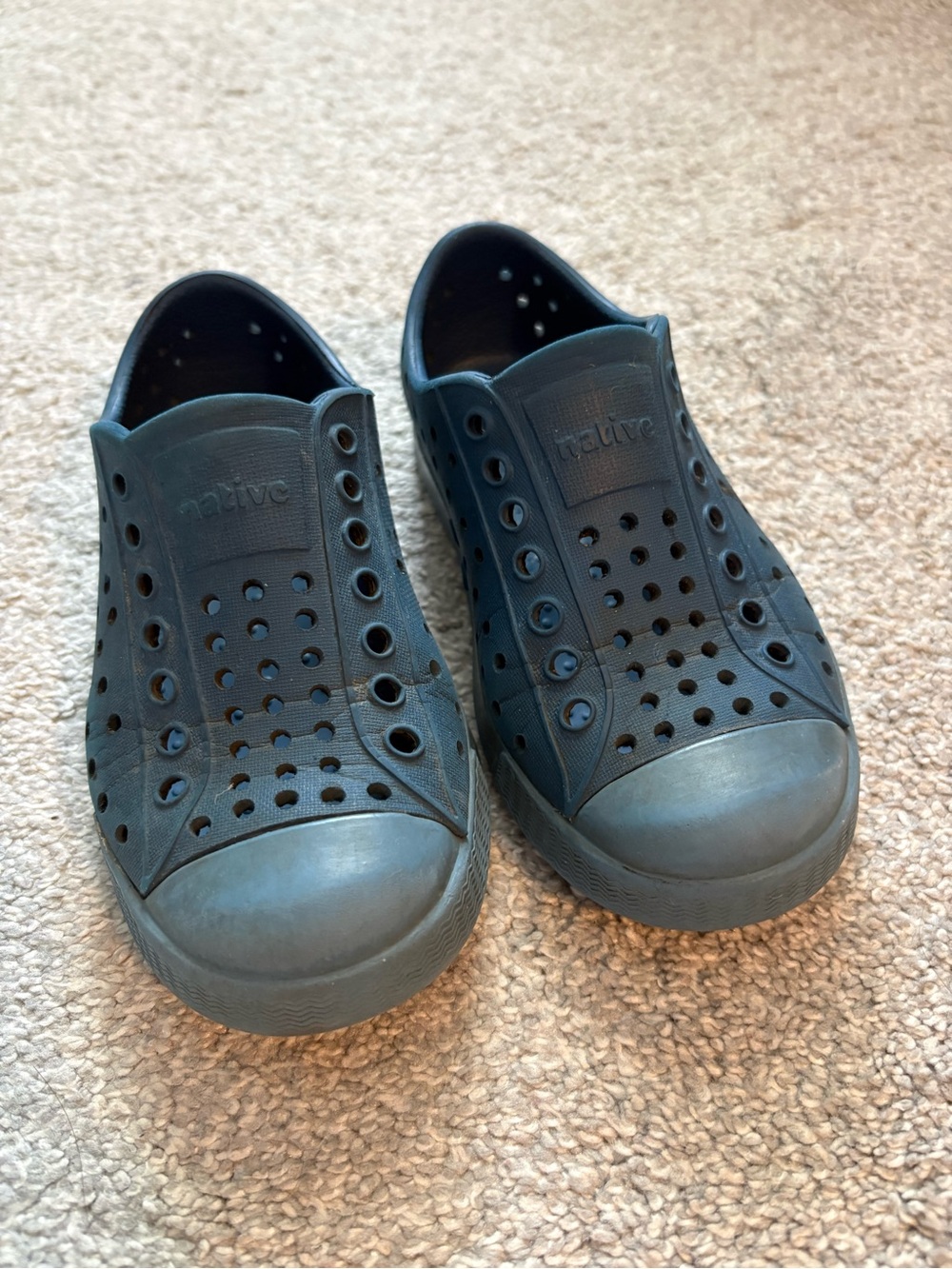 Toddler boys blue Native shoe, size C9